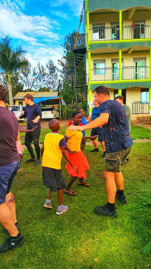 Lights Of Kazinga Orphanage And Homestay Rubirizi 外观 照片