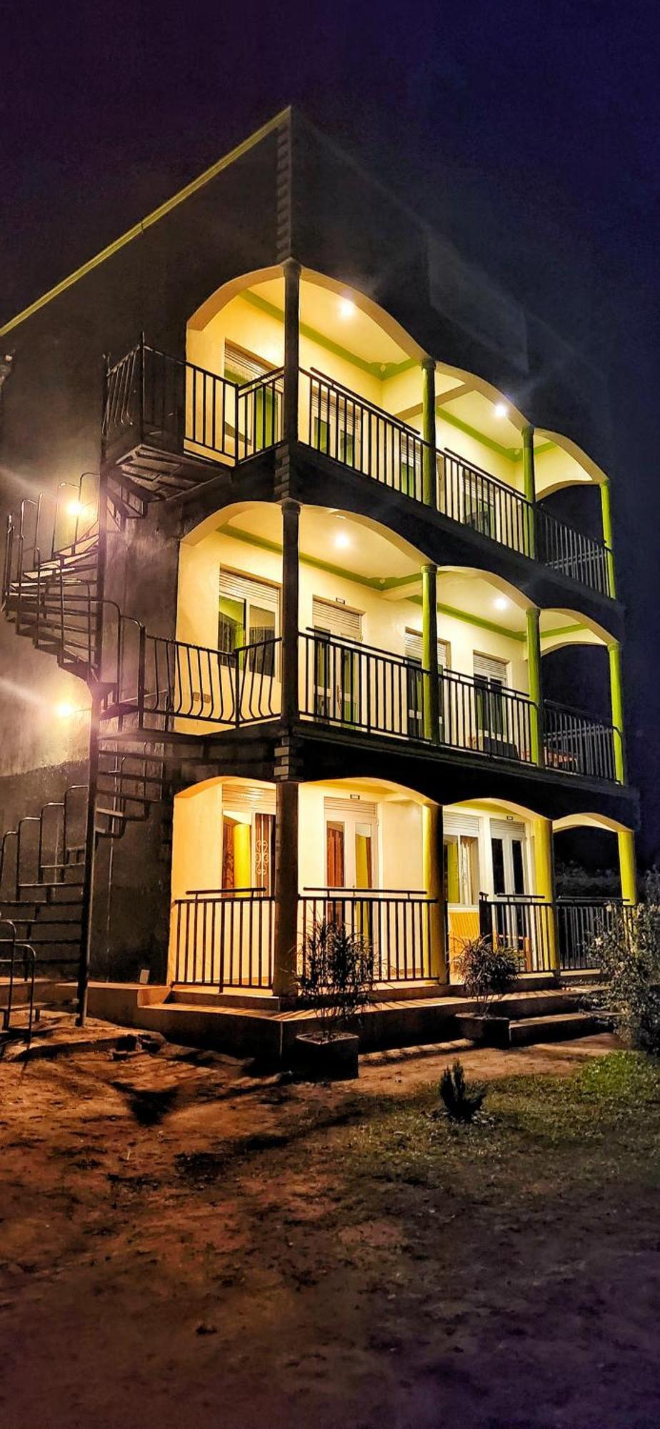 Lights Of Kazinga Orphanage And Homestay Rubirizi 外观 照片